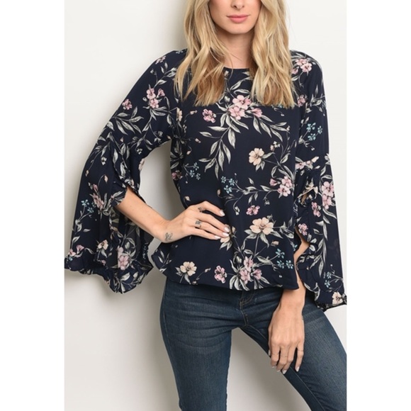 Tops - 💕 New Arrival  Navy Floral Top